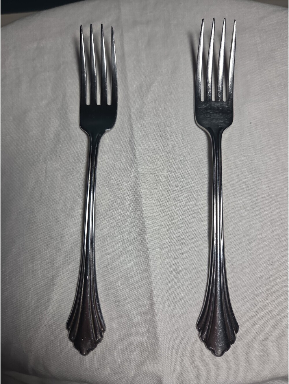 ONEIDA Distinction Deluxe REMBRANDT 2 DINNER FORKS 7 3/8" Stainless HH